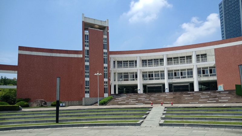 电子加工材质选择：揭秘影响性能的关键因素